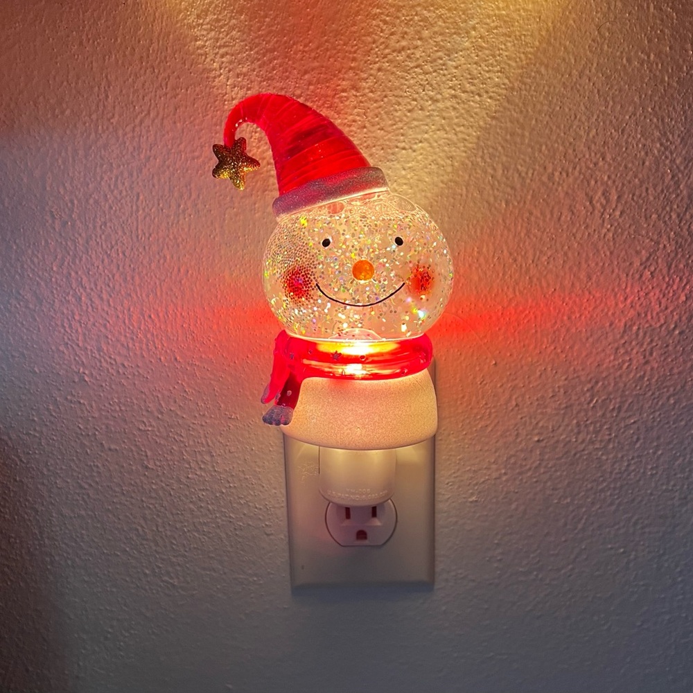 Like NEW nightlight. Plug in and on off switch. 5”